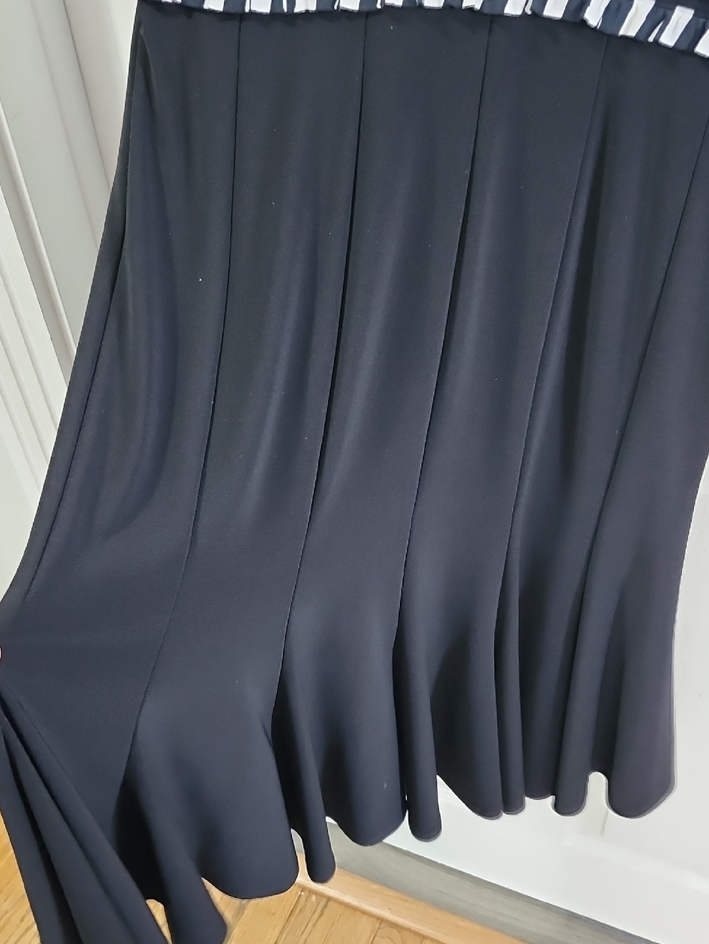 Joseph Ribkoff Black & White Sz 10 Sleeveless V-Neck Dress Fit&flare Flattering - Picture 5 of 7